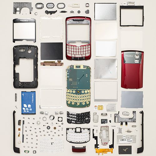 ella-exhibit-things-come-apart-disassembled-mobile-phone-v02